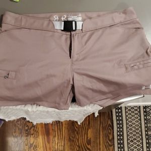Under armour Heatgear golf shorts gently used.